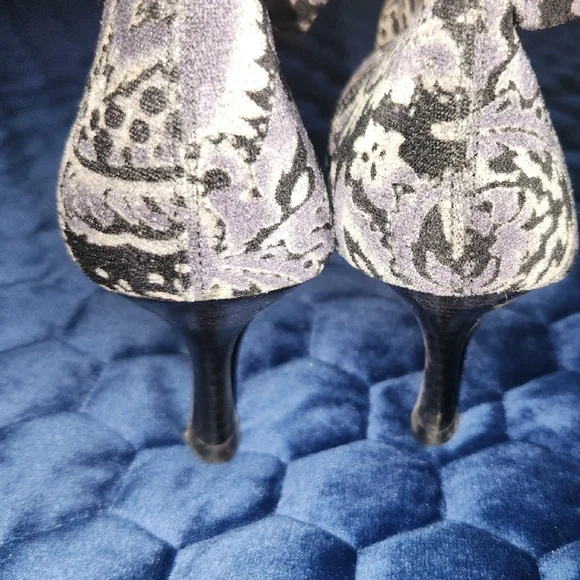 Black, Grey, And Silver Paisley Kitten Heeled Zip Up Boots Pointy Toe Size 8.5 - Picture 6 of 8